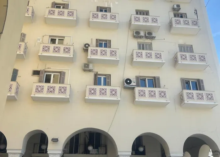 Aristotelous Square Apartment